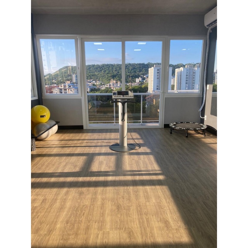 Piso Vinílico Graddus SPC Click Carvalho Clássico 5mm x 22,86cm x 122,00cm