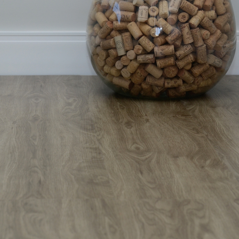 Piso Vinílico Graddus Linha Residence Antique Oak 2mm x 22,86cm x 121,92cm